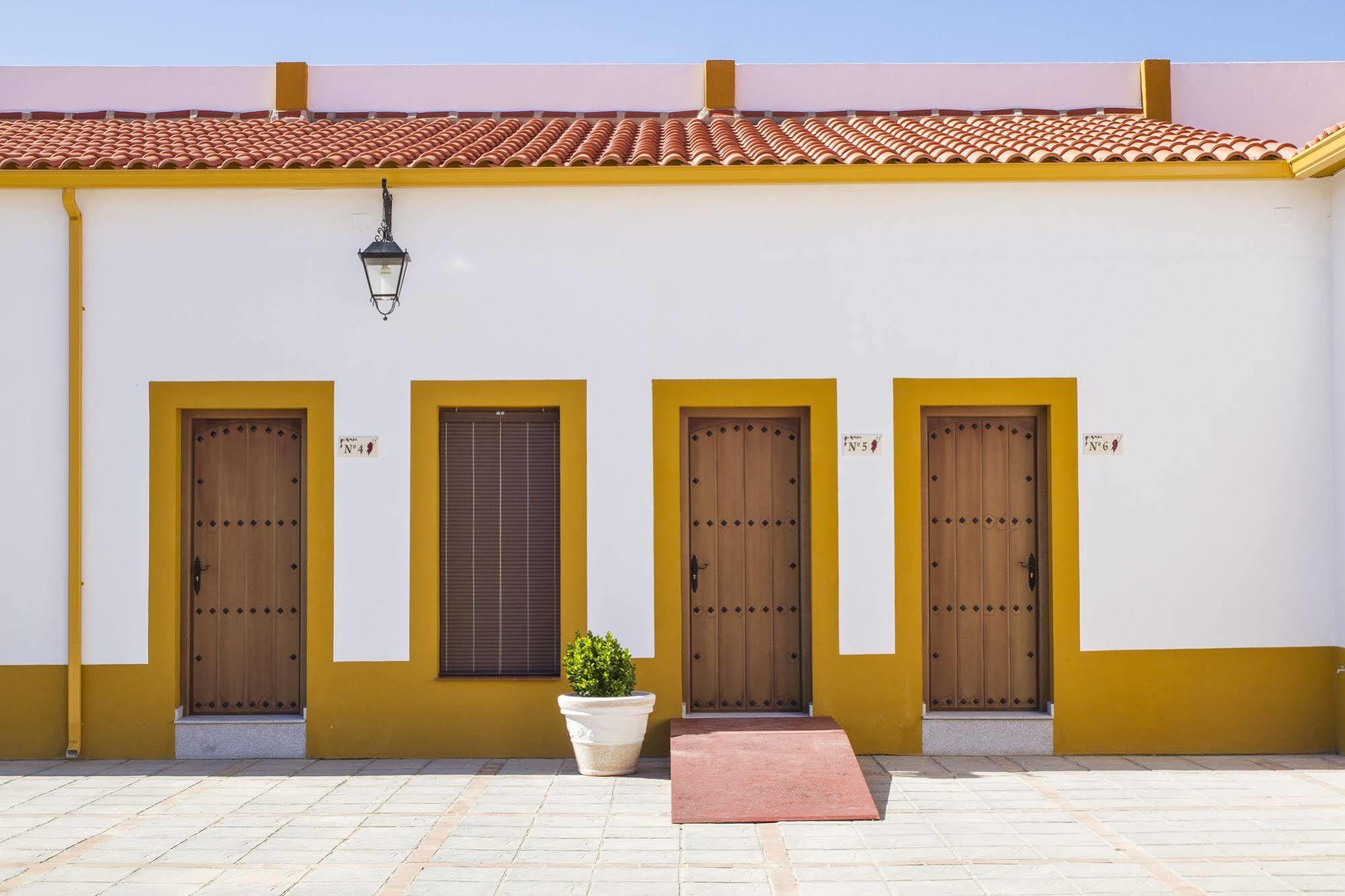 Hotel Bodega El Moral Ribera del Fresno Екстер'єр фото
